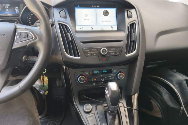 Used Ford Focus 2018 Hatchback Classic EcoBoost 180 Automatic Elite Model Audio And AC Panel