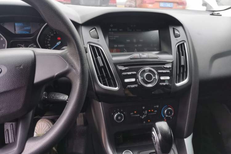 Used Ford Focus 2018 Hatchback Classic 1.6L Automatic Comfort Plus SmartDrive Edition Audio And AC Panel
