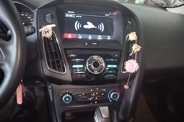 Used Ford Focus 2018 Hatchback Classic 1.6L Automatic Trendy SmartDrive Edition Audio And AC Panel