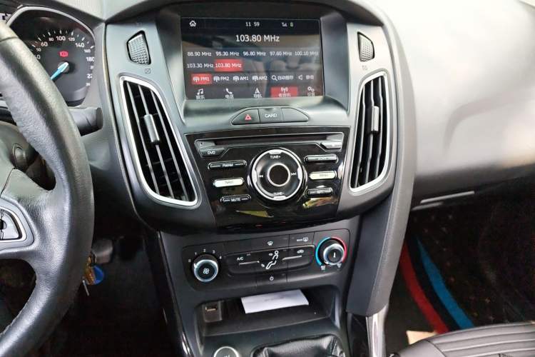 Used Ford Focus 2018 Hatchback Classic 1.6L Manual Fashion Edition SmartDrive Version Audio And AC Panel