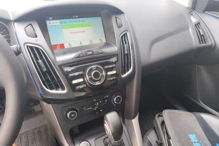 Used Ford Focus 2018 Hatchback Classic 1.6L Automatic Comfort Plus SmartDrive Edition Audio And AC Panel