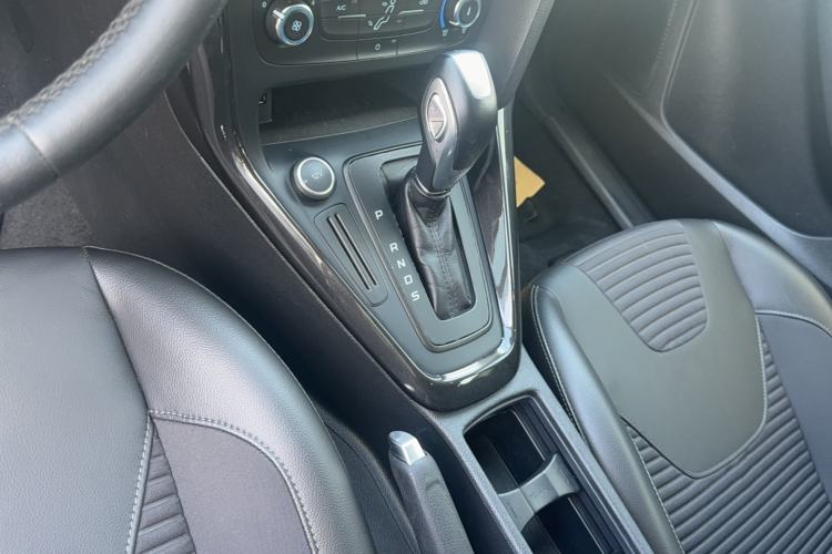 Used Ford Focus 2018 Hatchback Classic 1.6L Automatic Trendy SmartDrive Edition Audio And AC Panel