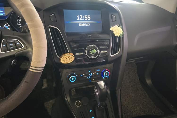 Used Ford Focus 2018 Sedan Classic 1.6L Automatic Trendy SmartDrive Edition Audio And AC Panel