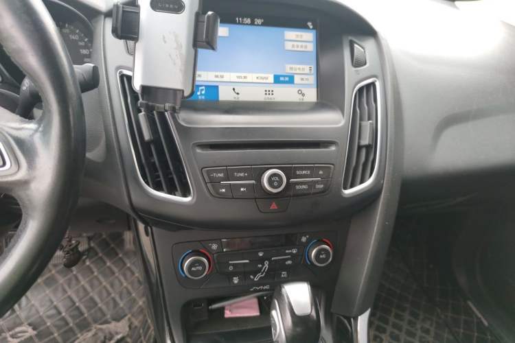 Used Ford Focus 2018 Sedan Classic EcoBoost 180 Automatic Elite Model Audio And AC Panel