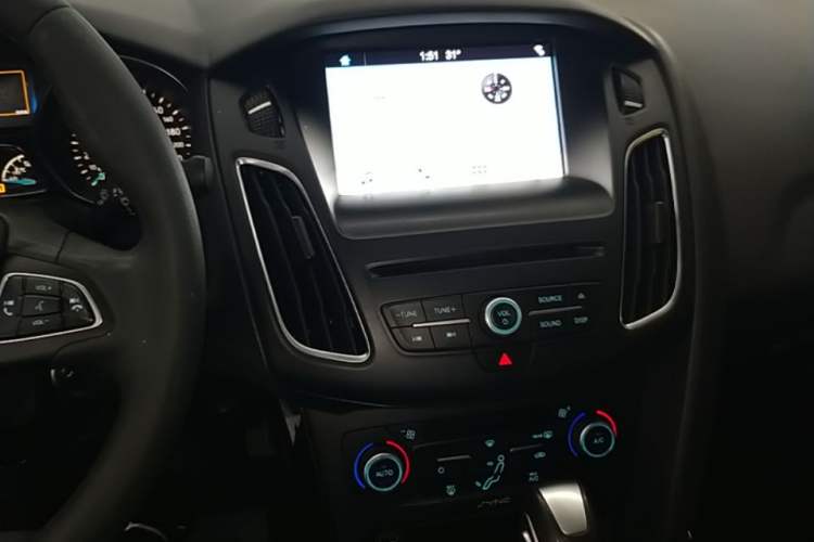 Used Ford Focus 2018 Sedan Classic EcoBoost 180 Automatic Elite Model Audio And AC Panel