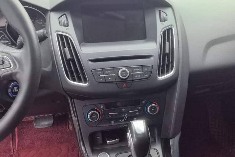 Used Ford Focus 2018 Hatchback Classic EcoBoost 180 Automatic Elite Model Audio And AC Panel