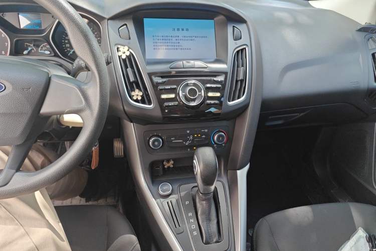 Used Ford Focus 2018 Hatchback Classic 1.6L Automatic Comfort Plus SmartDrive Edition Audio And AC Panel