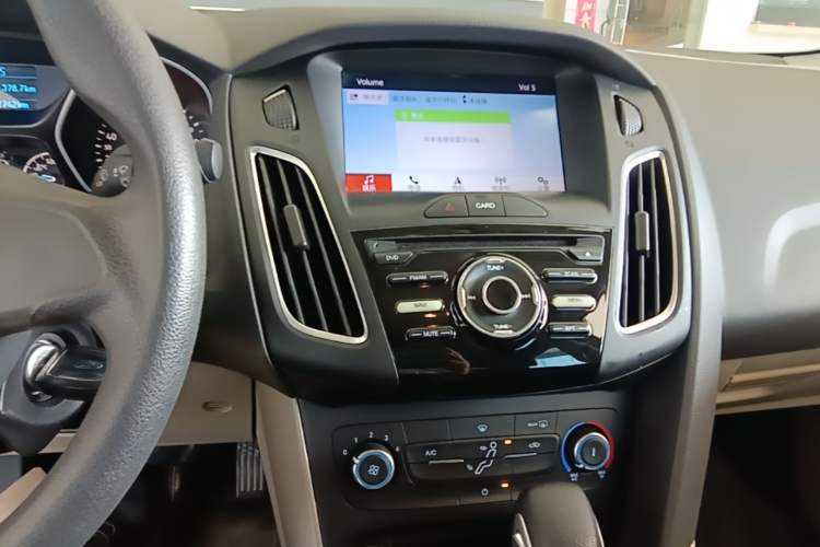Used Ford Focus 2018 Sedan Classic 1.6L Automatic Comfort Plus Smart Drive Version Audio And AC Panel