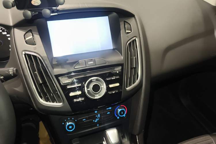 Used Ford Focus 2018 Hatchback Classic 1.6L Automatic Trendy SmartDrive Edition Audio And AC Panel