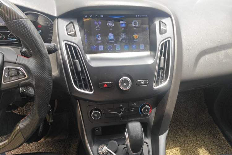 Used Ford Focus 2018 Hatchback Classic 1.6L Automatic Comfort Plus SmartDrive Edition Audio And AC Panel