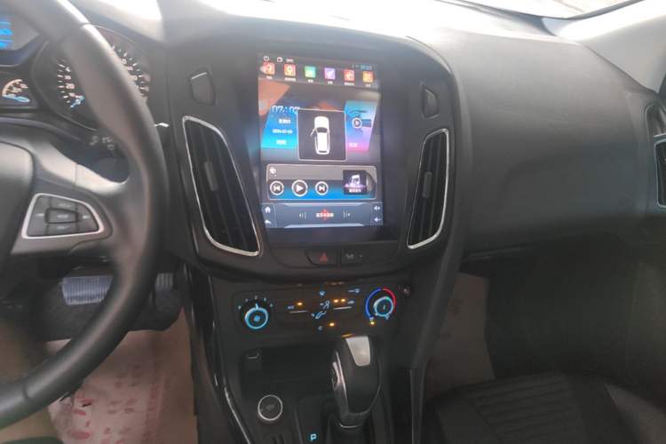 Used Ford Focus 2018 Sedan Classic 1.6L Automatic Trendy SmartDrive Edition Audio And AC Panel