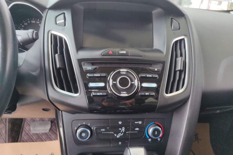Used Ford Focus 2018 Hatchback Classic 1.6L Automatic Trendy SmartDrive Edition Audio And AC Panel