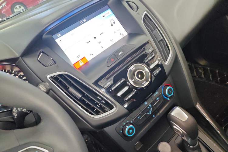 Used Ford Focus 2018 Hatchback Classic 1.6L Automatic Trendy SmartDrive Edition Audio And AC Panel