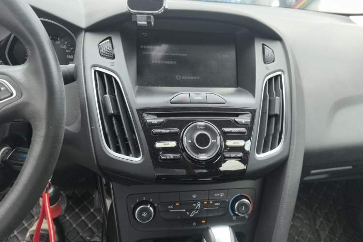 Used Ford Focus 2018 Sedan Classic 1.6L Automatic Trendy SmartDrive Edition Audio And AC Panel
