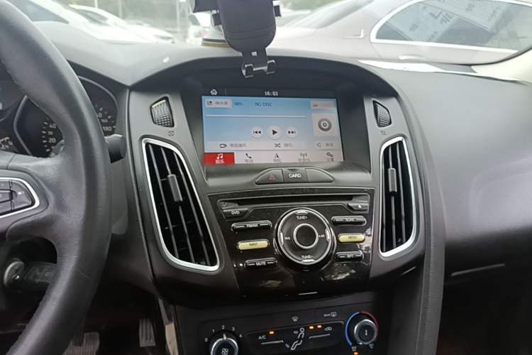 Used Ford Focus 2018 Sedan Classic 1.6L Automatic Trendy SmartDrive Edition Audio And AC Panel