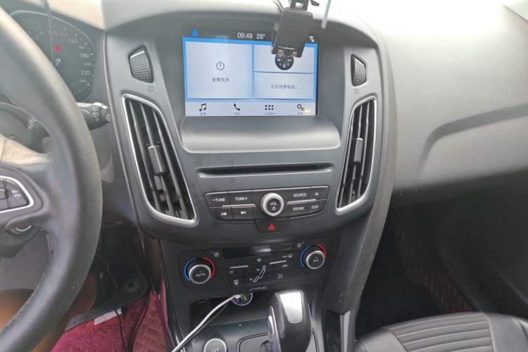 Used Ford Focus 2018 Hatchback Classic EcoBoost 180 Automatic Elite Model Audio And AC Panel