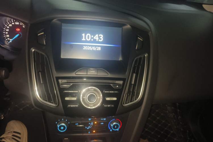 Used Ford Focus 2018 Sedan Classic 1.6L Automatic Trendy SmartDrive Edition Audio And AC Panel