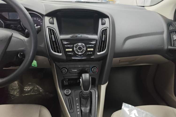 Used Ford Focus 2018 Sedan Classic 1.6L Automatic Comfort Plus Smart Drive Version Audio And AC Panel