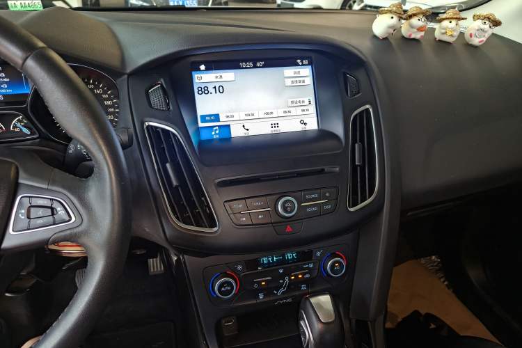 Used Ford Focus 2018 Sedan Classic EcoBoost 180 Automatic Elite Model Audio And AC Panel