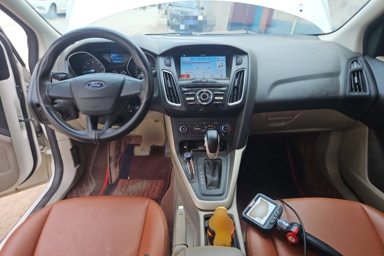 Used Ford Focus 2018 Sedan Classic 1.6L Automatic Comfort Plus Smart Drive Version Center Console