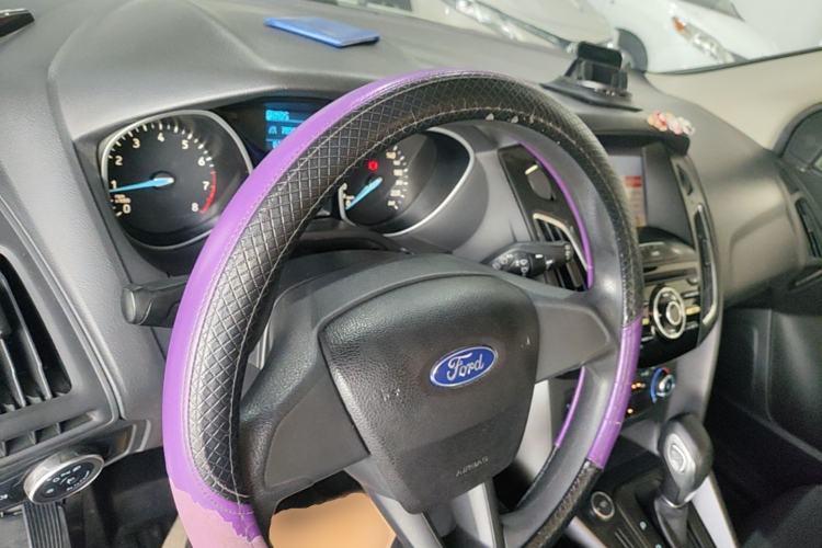 Used Ford Focus 2018 Hatchback Classic 1.6L Automatic Comfort Plus SmartDrive Edition Center Console