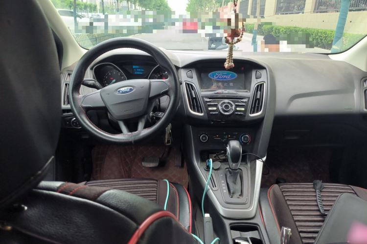 Used Ford Focus 2018 Hatchback Classic 1.6L Automatic Comfort Plus SmartDrive Edition Center Console
