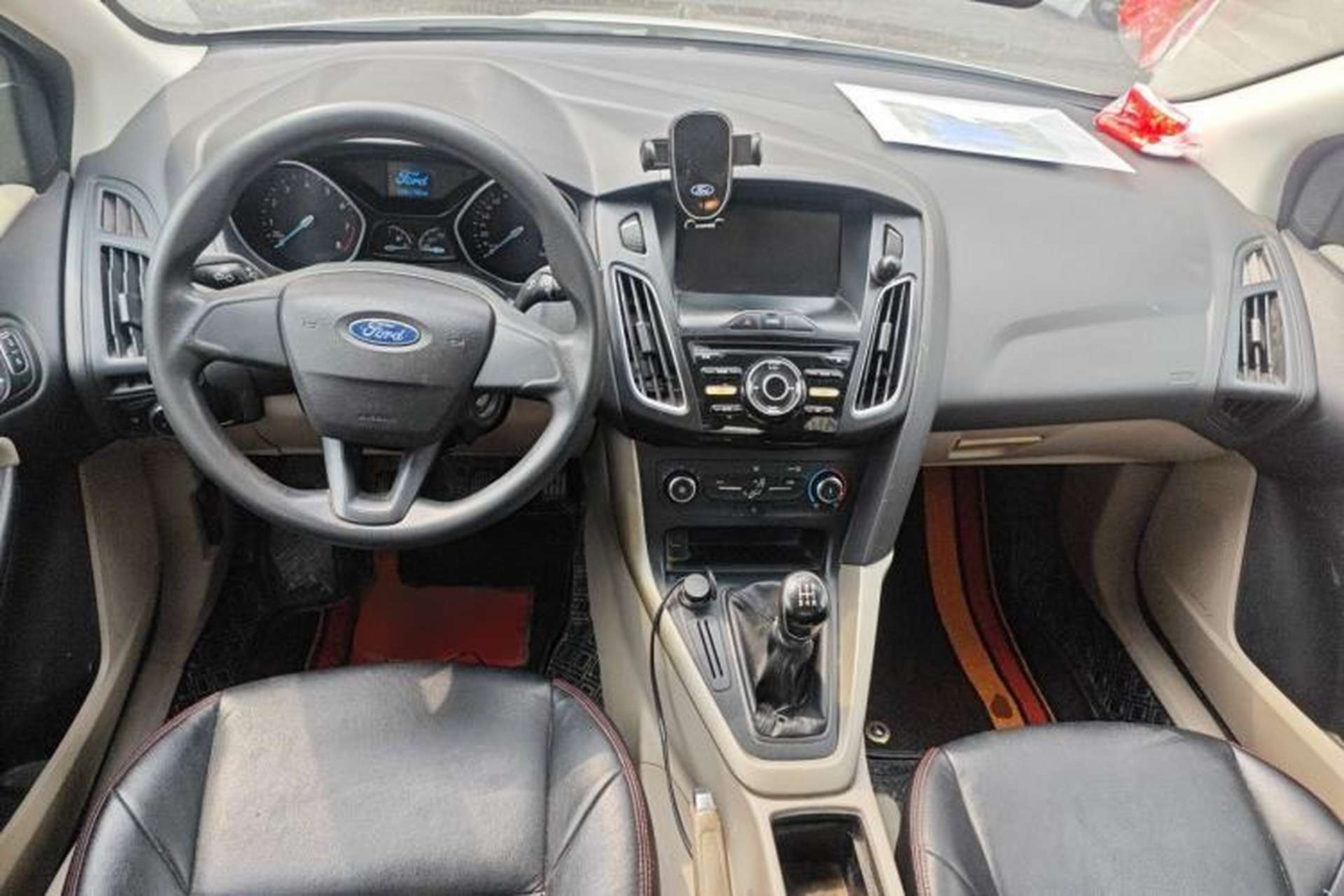 Used Ford Focus 2018 Sedan Classic 1.6L Manual Comfort Plus SmartDrive Edition Center Console
