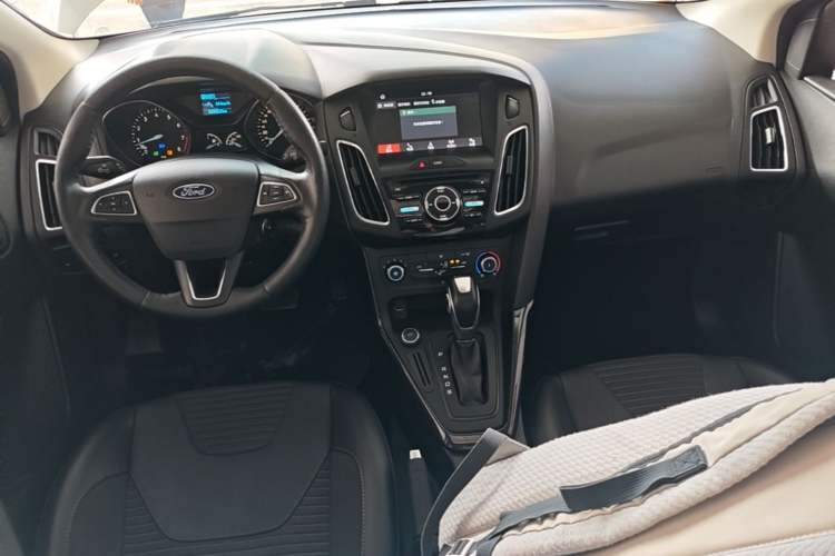 Used Ford Focus 2018 Sedan Classic 1.6L Automatic Trendy SmartDrive Edition Center Console