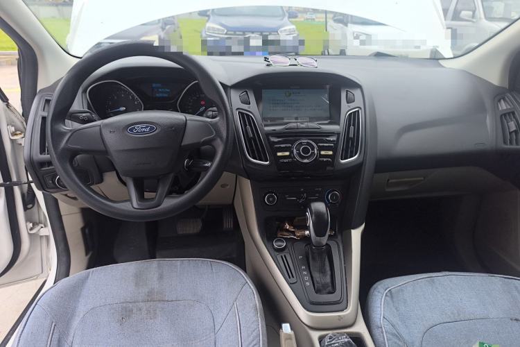 Used Ford Focus 2018 Sedan Classic 1.6L Automatic Comfort Plus Smart Drive Version Center Console