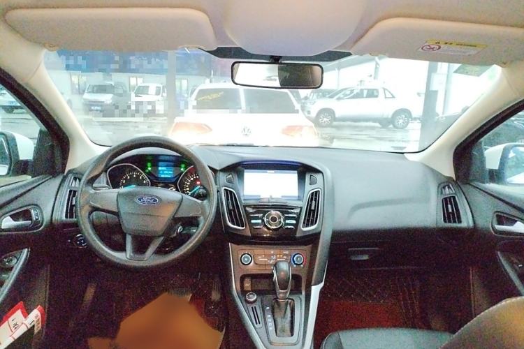 Used Ford Focus 2018 Hatchback Classic 1.6L Automatic Comfort Plus SmartDrive Edition Center Console