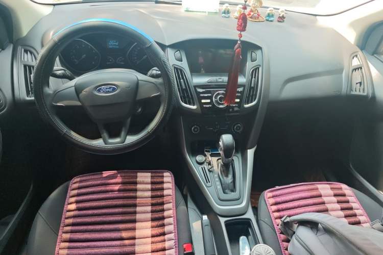 Used Ford Focus 2018 Hatchback Classic 1.6L Automatic Comfort Plus SmartDrive Edition Center Console