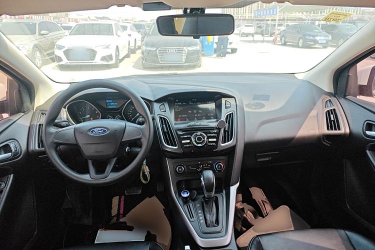 Used Ford Focus 2018 Hatchback Classic 1.6L Automatic Comfort Plus SmartDrive Edition Center Console