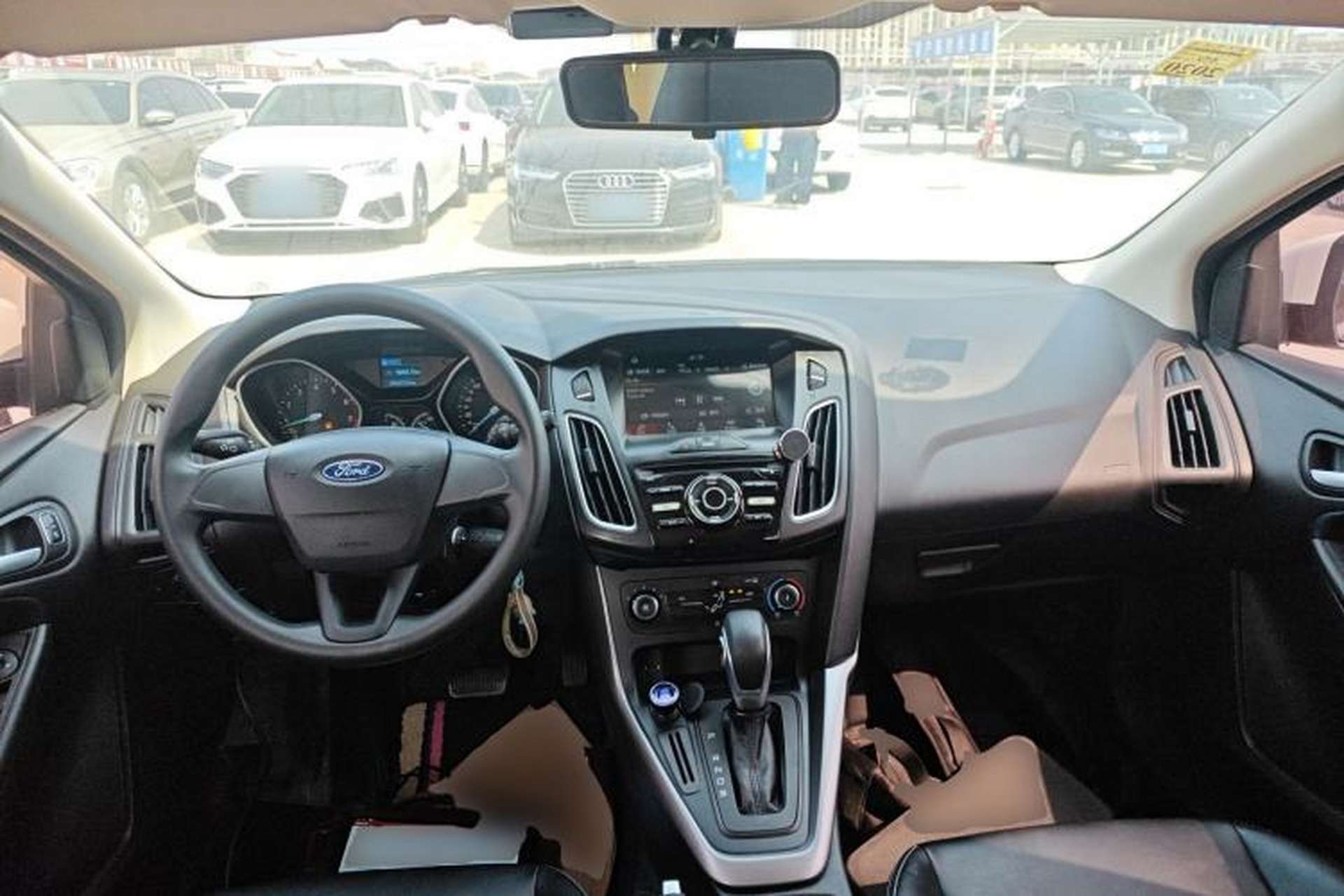 Used Ford Focus 2018 Hatchback Classic 1.6L Automatic Comfort Plus SmartDrive Edition Center Console
