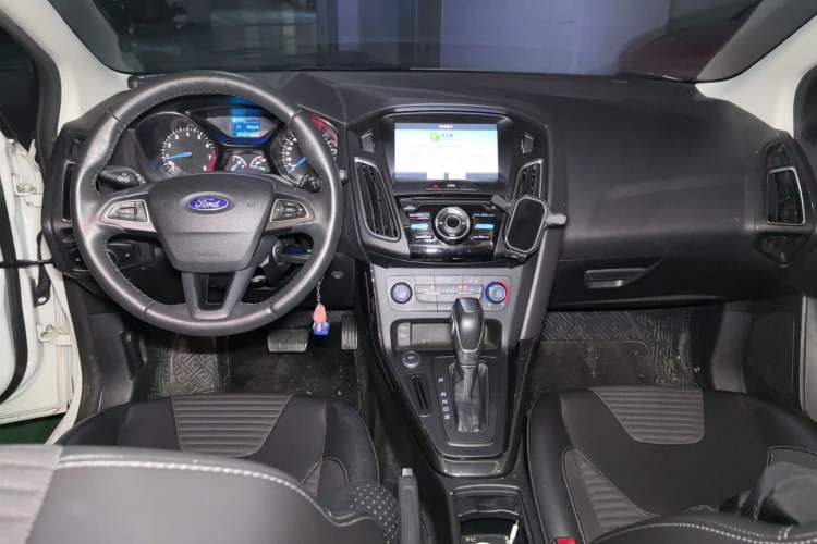 Used Ford Focus 2018 Hatchback Classic 1.6L Automatic Trendy SmartDrive Edition Center Console