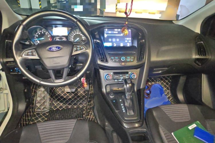 Used Ford Focus 2018 Hatchback Classic EcoBoost 180 Automatic Elite Model Center Console