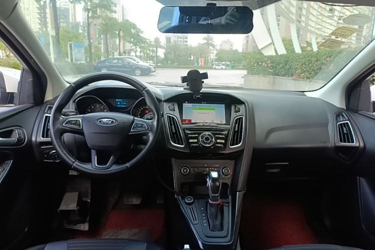 Used Ford Focus 2018 Sedan Classic 1.6L Automatic Trendy SmartDrive Edition Center Console