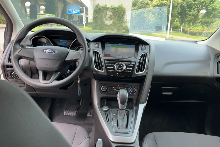 Used Ford Focus 2018 Hatchback Classic 1.6L Automatic Comfort Plus SmartDrive Edition Center Console
