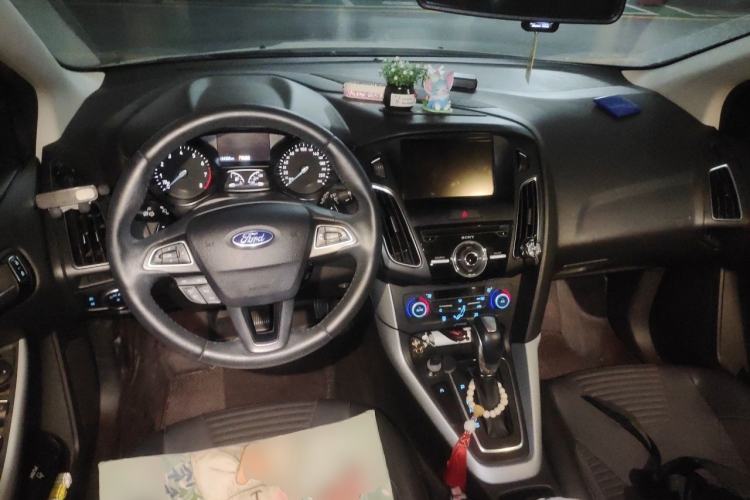 Used Ford Focus 2018 Hatchback Classic EcoBoost 180 Automatic Sport Edition Center Console