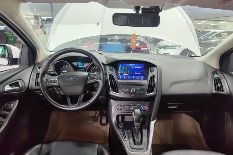 Used Ford Focus 2018 Hatchback Classic 1.6L Automatic Comfort Plus SmartDrive Edition Center Console