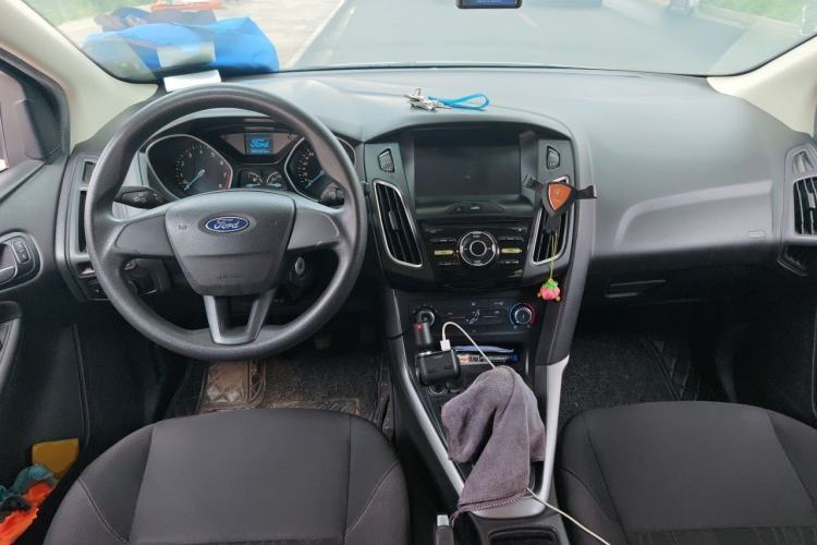Used Ford Focus 2018 Hatchback Classic 1.6L Manual Comfort Plus SmartDrive Edition Center Console