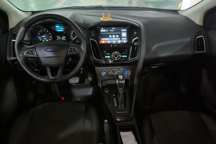 Used Ford Focus 2018 Sedan Classic 1.6L Automatic Trendy SmartDrive Edition Center Console