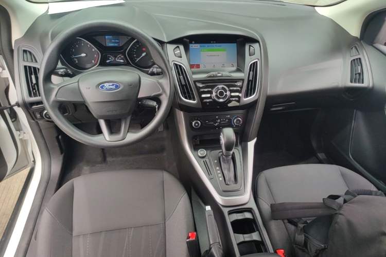 Used Ford Focus 2018 Hatchback Classic 1.6L Automatic Comfort Plus SmartDrive Edition Center Console