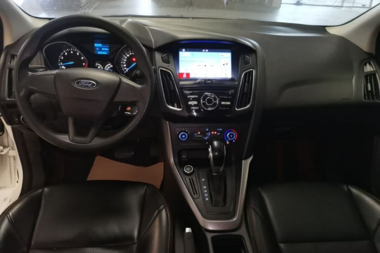 Used Ford Focus 2018 Hatchback Classic 1.6L Automatic Comfort Plus SmartDrive Edition Center Console