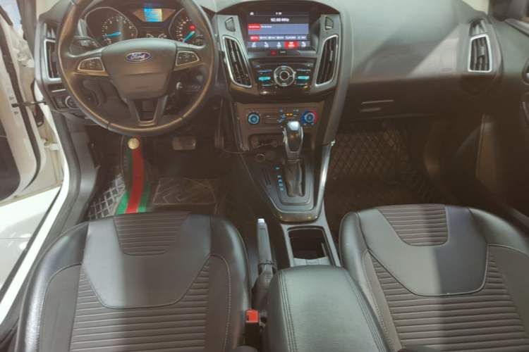 Used Ford Focus 2018 Sedan Classic 1.6L Automatic Trendy SmartDrive Edition Center Console