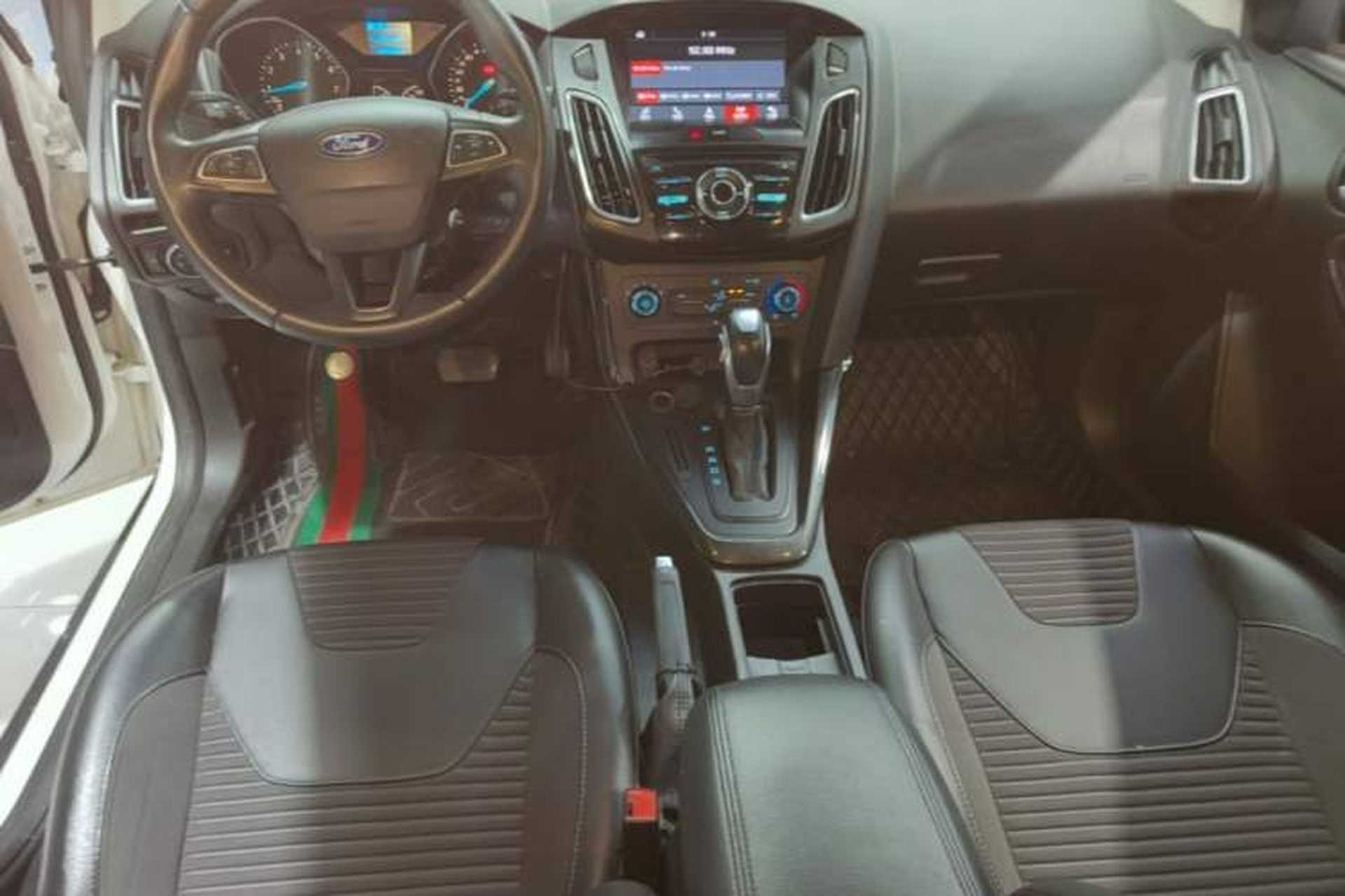 Used Ford Focus 2018 Sedan Classic 1.6L Automatic Trendy SmartDrive Edition Center Console