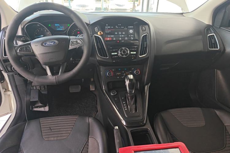 Used Ford Focus 2018 Two-Door Classic EcoBoost 125 Automatic Supercharged Style SmartDrive Edition Center Console