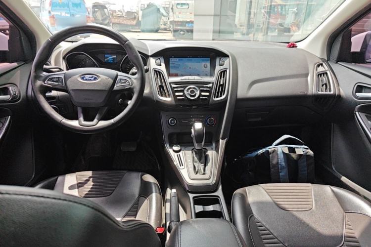 Used Ford Focus 2018 Hatchback Classic 1.6L Automatic Trendy SmartDrive Edition Center Console