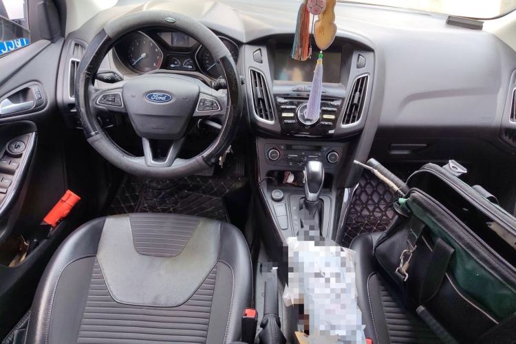 Used Ford Focus 2018 Two-Door Classic EcoBoost 125 Automatic Supercharged Style SmartDrive Edition Center Console