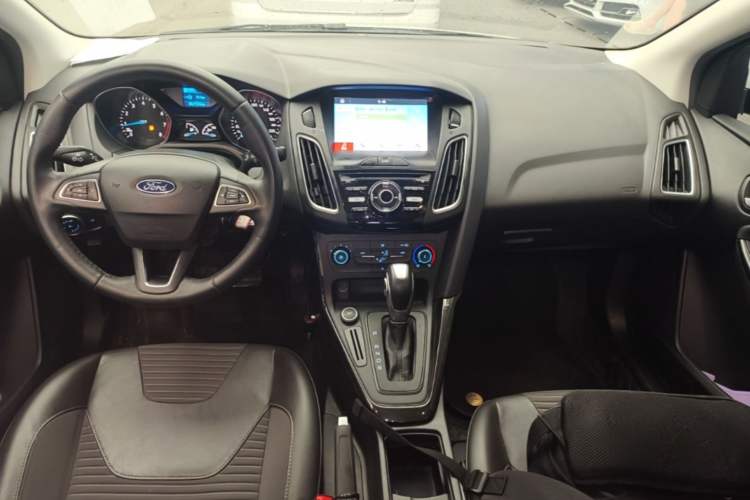 Used Ford Focus 2018 Sedan Classic 1.6L Automatic Trendy SmartDrive Edition Center Console