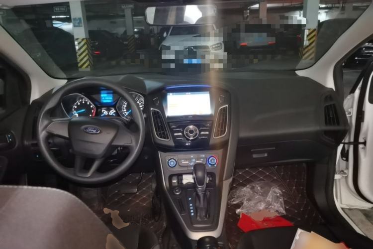 Used Ford Focus 2018 Hatchback Classic 1.6L Automatic Comfort Plus SmartDrive Edition Center Console